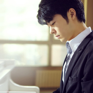 韩国主播青草捏奶头视频
