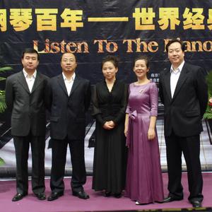 韩国主播青草捏奶头视频
